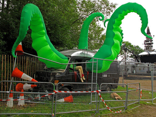 Illustration for article titled Giant Green Tentacles Attack Buildings from the Inside